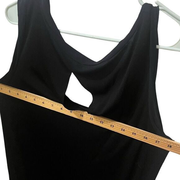 Welcome to my closet! - Picture 6 of 6